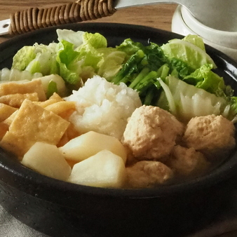 鶏団子と白菜のかぶら鍋