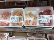 若鶏焼肉盛り合わせ（各種） 181円(税込)