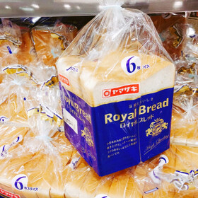 ロイヤルブレッド　食パン　各種 148円(税抜)