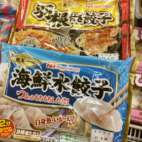 羽根つき餃子.海鮮水餃子 168円(税抜)