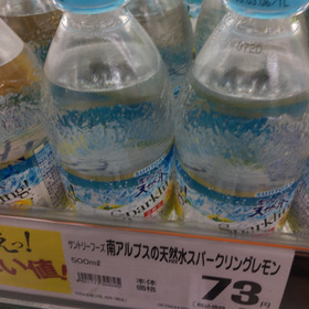南アルプスの天然水スパークリングレモン 73円(税抜)