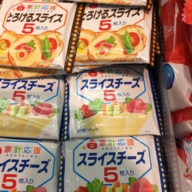 スライスチーズ.とろけるスライス 100円(税抜)