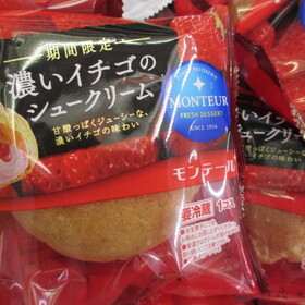 濃い苺のシュークリーム 89円(税抜)
