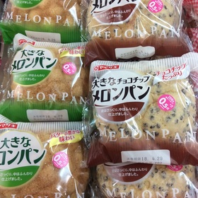 大きなメロンパン〈各種〉 78円(税抜)