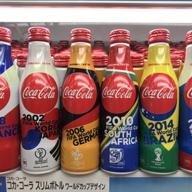 コカ・コーラ スリムボトル W杯デザイン 125円(税抜)