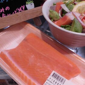 銀鮭(養殖・解凍)刺身用 238円(税抜)