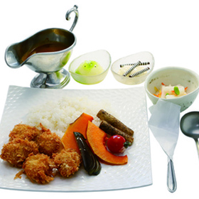 ニユートーキヨーカレーと江戸東京野菜と一口ロースカツ 1,380円(税抜)