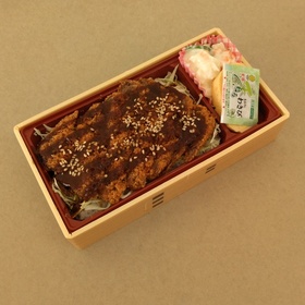 ビーフカツ丼デラックス 450円(税抜)