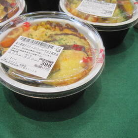 彩り野菜デミチーズハンバーグの2段弁当 398円(税抜)