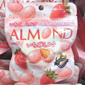 アーモンドチョコレートイチゴミルクパウチ 158円(税抜)