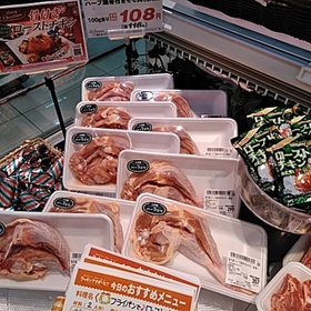 ハーブ鶏骨付きもも肉(解凍) 108円(税込)