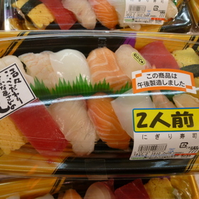にぎり寿司盛り合わせ 777円(税抜)