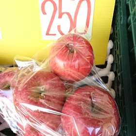 りんご 250円(税込)
