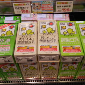 おいしい無調整豆乳・調整豆乳・特濃調整豆乳 158円(税抜)