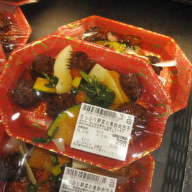 たっぷり野菜の黒酢肉団子 298円(税抜)