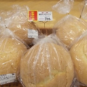 超巨大メロンパン 398円(税抜)