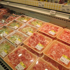 加工肉、生肉、味付け肉　よりどり　2パック 550円(税抜)