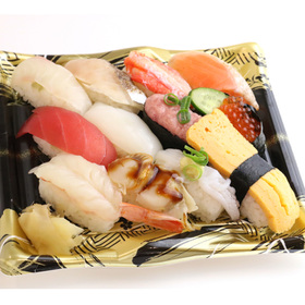 【寿司】おすすめにぎり 潮音（活〆真鯛･炙り鰆入り12貫） 650円(税抜)
