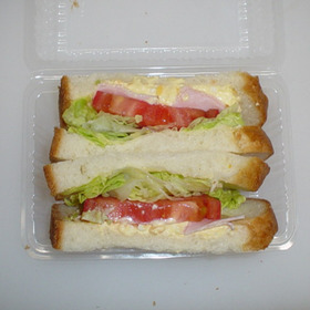 フレッシュトマトのサンドイッチ 280円(税抜)