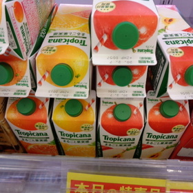 トロピカーナ100％ジュース（アップル・オレンジ・グレープフルーツ） 198円(税抜)
