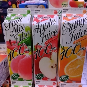 果汁100％ジュース（アップル・オレンジ・フルーツミックス） 98円(税抜)