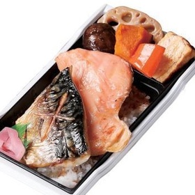 おさかな弁当〈鮭ハラミ・さば照焼〉 500円(税抜)