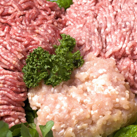 北海道産　豚挽肉　100ｇ当たり 106円(税込)