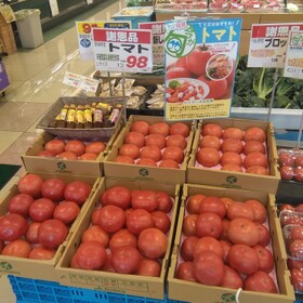 トマト 98円(税抜)
