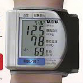 デジタル血圧計手首式 2,970円(税抜)