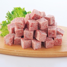 ビーフ＆チキンサイコロステーキ（成型肉・解凍） 95円(税込)