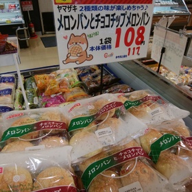 メロンパンとチョコチップメロンパン 108円(税抜)