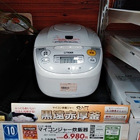 マイコンジャー炊飯器5.5号 6,980円(税抜)
