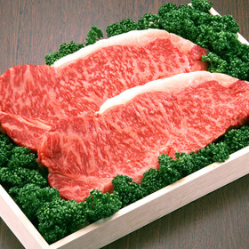 牛肉　ステーキ用（サーロイン）又は（ロース） 880円(税抜)