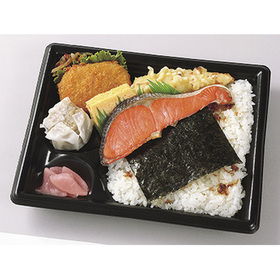 天然紅鮭のり弁当 390円(税抜)