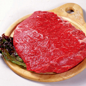 牛肉ブロック(モモ肉) 198円(税抜)