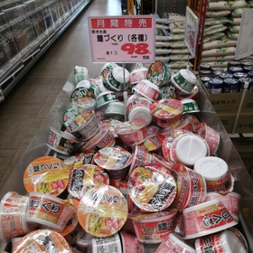 麺づくりしょうゆ・みそ・担々麺（カップ麺） 98円(税抜)