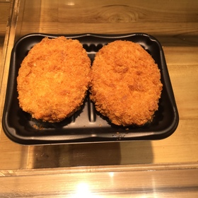 お肉たっぷりコロッケ（2個入） 198円(税抜)