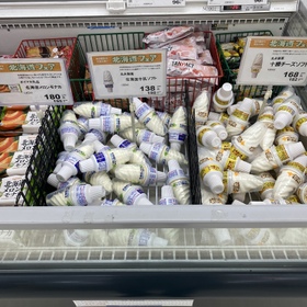 北海道ソフトクリーム&メロンモナカ 195円(税込)
