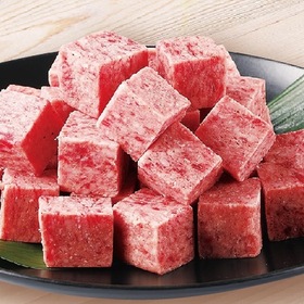 牛肉サイコロステーキ用〈成形肉・解凍〉 540円(税込)
