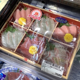 生本まぐろと真鯛の紅白お刺身盛合せ 2,138円(税込)