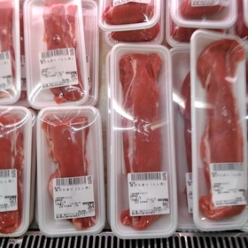 豚ヒレ肉かたまり 192円(税込)