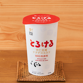 ウチカフェ　とろける杏仁豆腐　ナタデココ入り　200g 238円(税込)