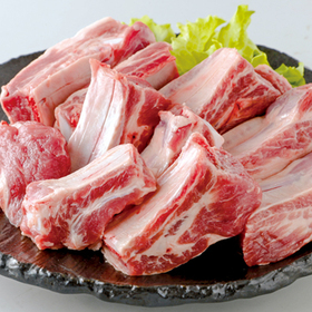 豚肉スペアリブ（骨付きかたばら・解凍） 842円(税込)