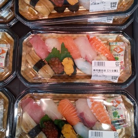 寿司盛り合わせ 646円(税込)