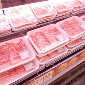 豚バラ肉うす切り＜メガ盛り＞ 170円(税込)