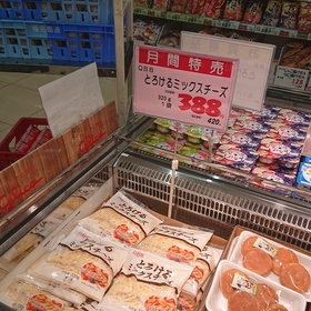 とろけるミックスチーズ 420円(税込)