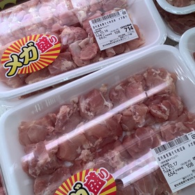 若鶏モモ肉切身メガ盛り 116円(税込)