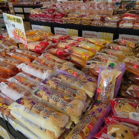 食パン・袋パン・菓子パン 106円(税込)