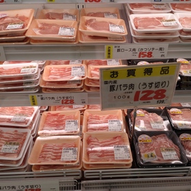 豚バラ肉うす切 139円(税込)