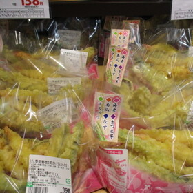 えびと季節野菜の天ぷら(天つゆ付) 426円(税込)